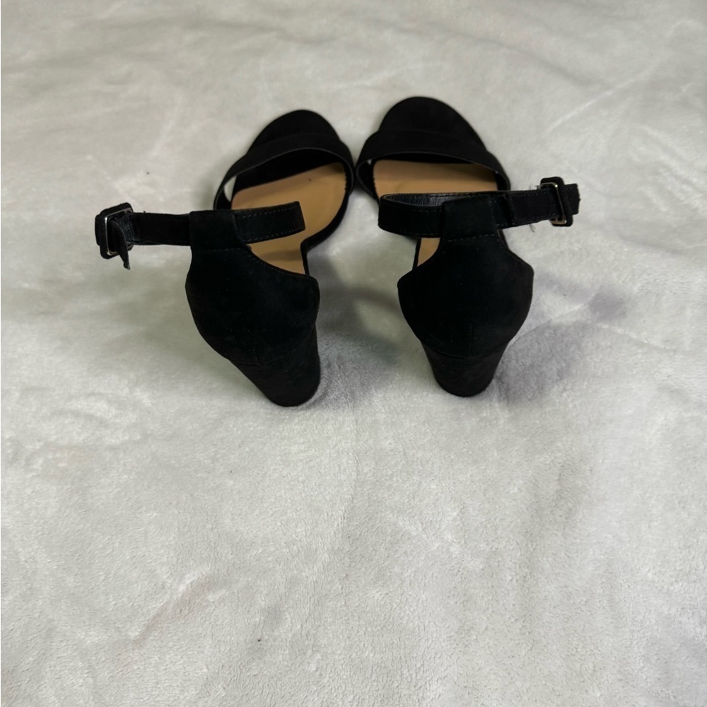 Le Chateau Block Heels​​​​​​​​​​​ - Picture 3 of 4